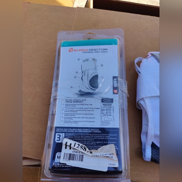 shock doctor 851 ULTRA WRAP LACE ANKLE SUPPORT ADULT MEDIUM - Picture 2 of 6